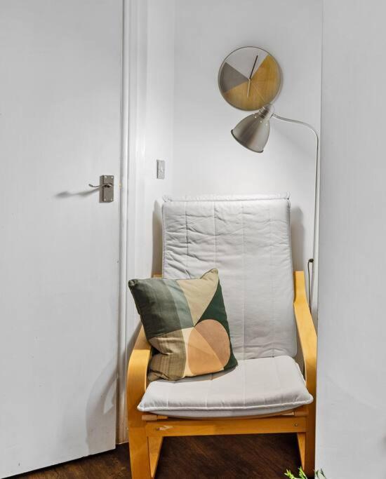 Apartamento Small Studio In Central London, Payment Required Straight Away The Host Will Message You After You've Made A Reservation Londres