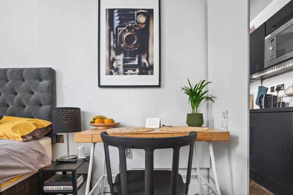 Small Studio In Central London, Payment Required Straight Away The Host Will Message You After You've Made A Reservation Apartamento *