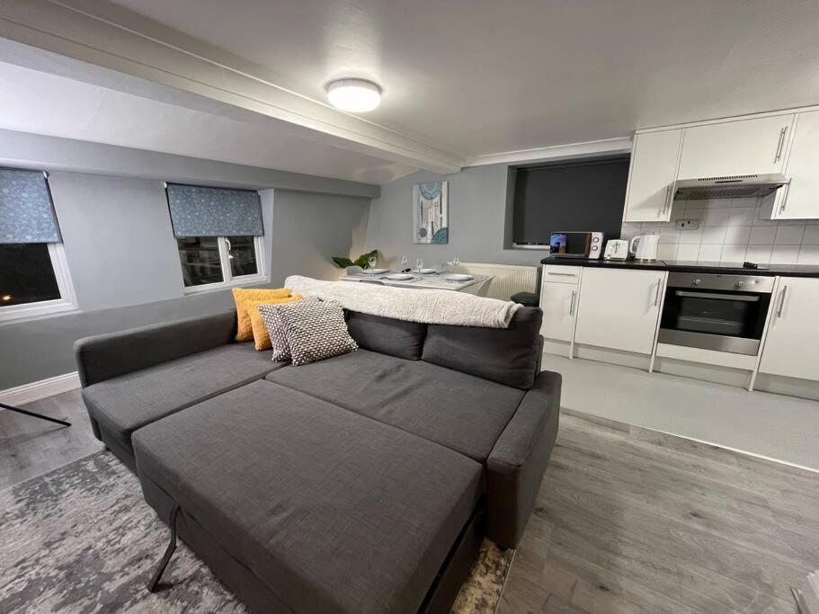 Apartment Modern With Stylish Terrace - Your Oasis! *