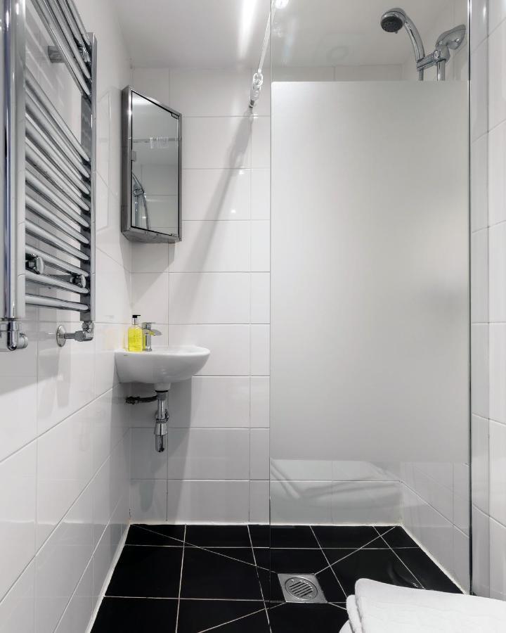 Modern Kensington Apartment