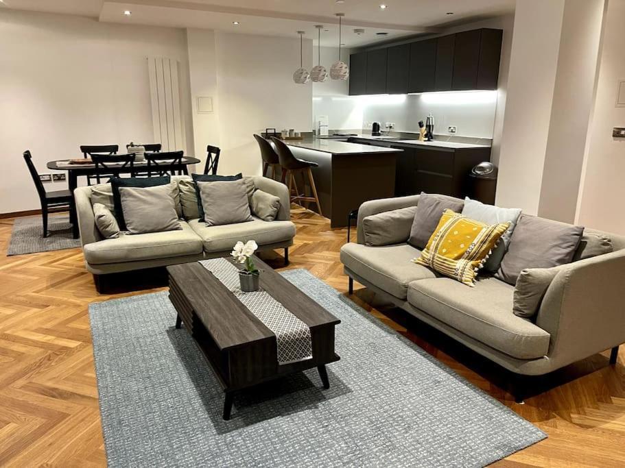 The Penthouse By Condokeeper Apartment London