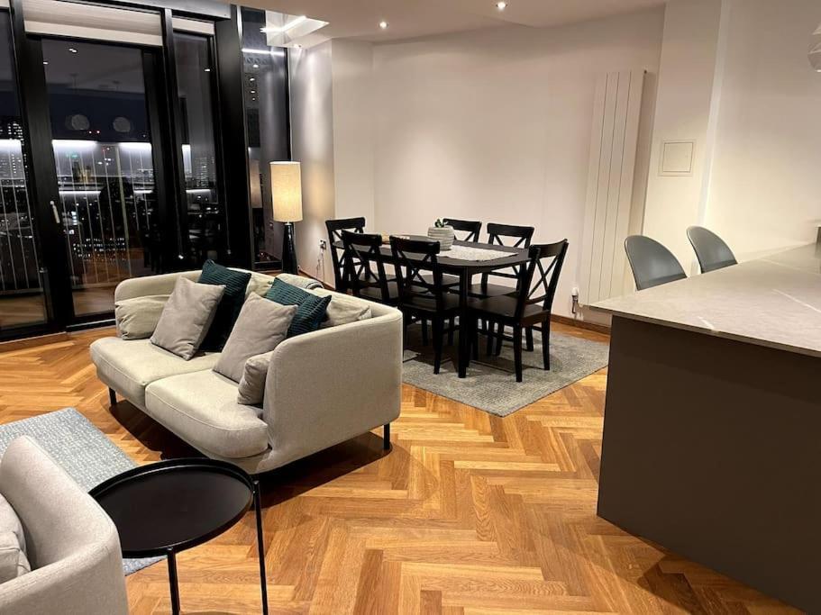 The Penthouse By Condokeeper London