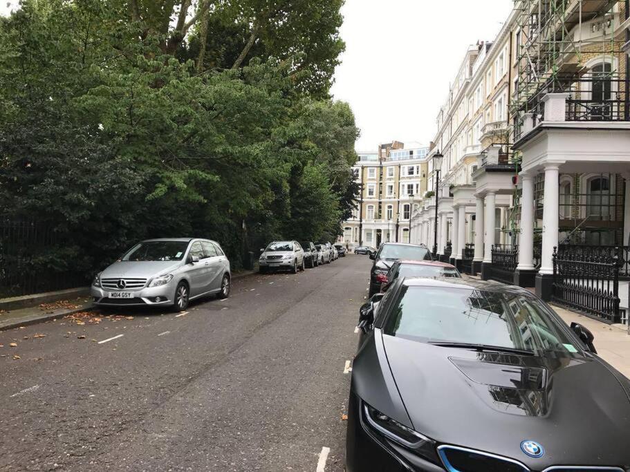 Stunning 2 Bed/2bath Flat In Heart Of Kensington Appartement Londen
