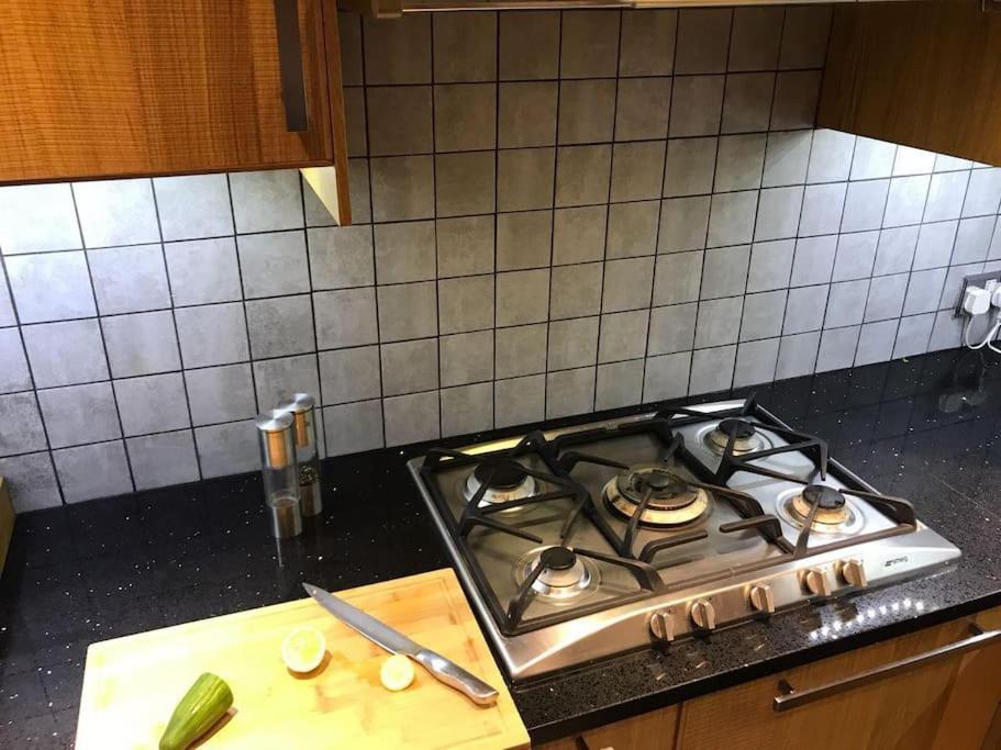 Appartement Stunning 2 Bed/2bath Flat In Heart Of Kensington Londen