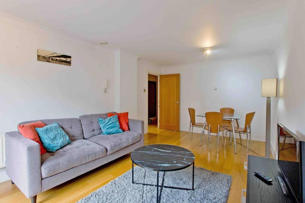 Apartment Globe View St Pauls London