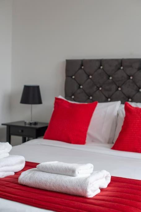 Finsbury Park Penthouse: Luxe Living Apartment