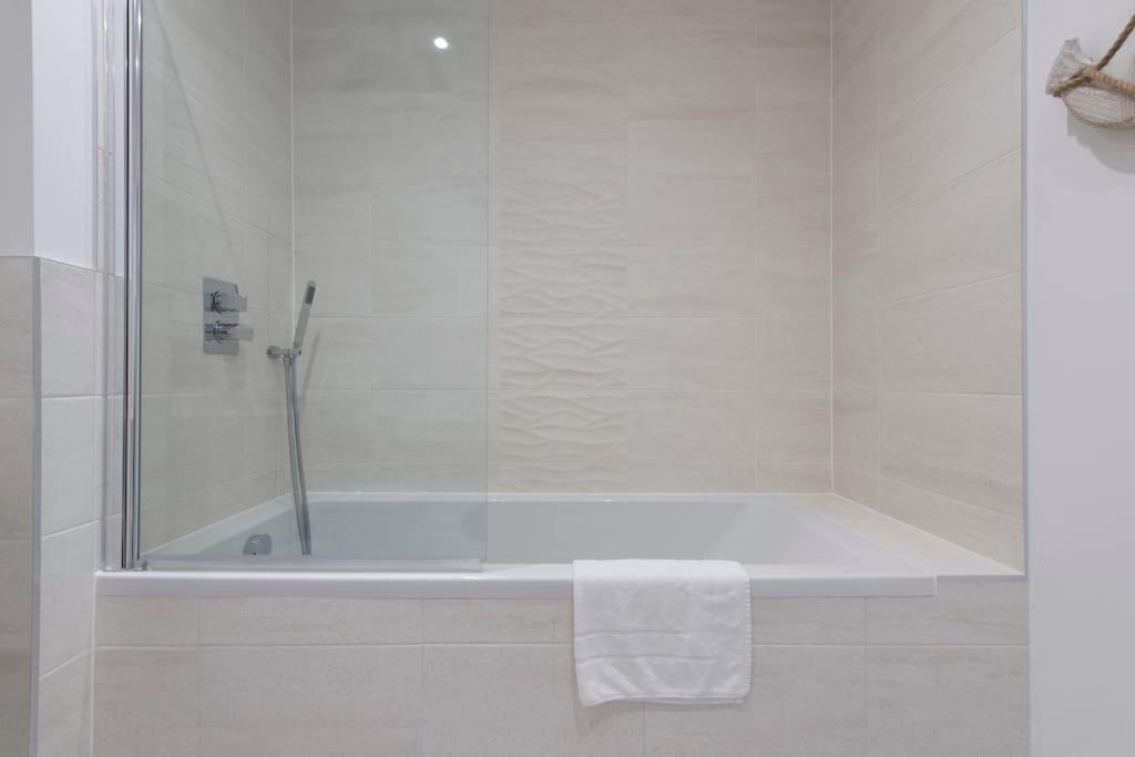 Finsbury Park Penthouse: Luxe Living *