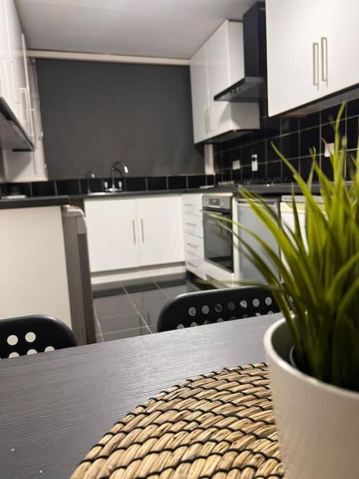 Apartamento Stunning 2 Bedroom Duplex In The Heart Of
