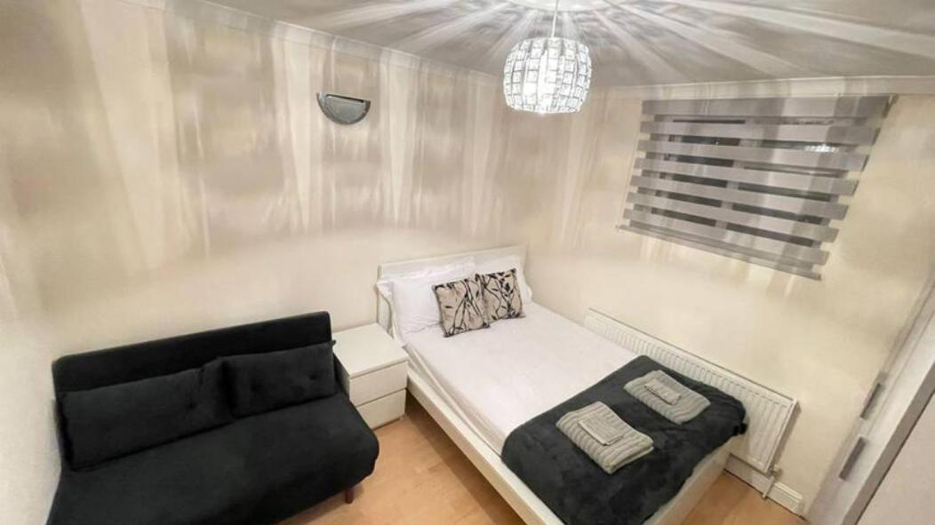 Vakantiehuis Entire 3 Bedroom - Minutes To Emirates Stadium! Londen