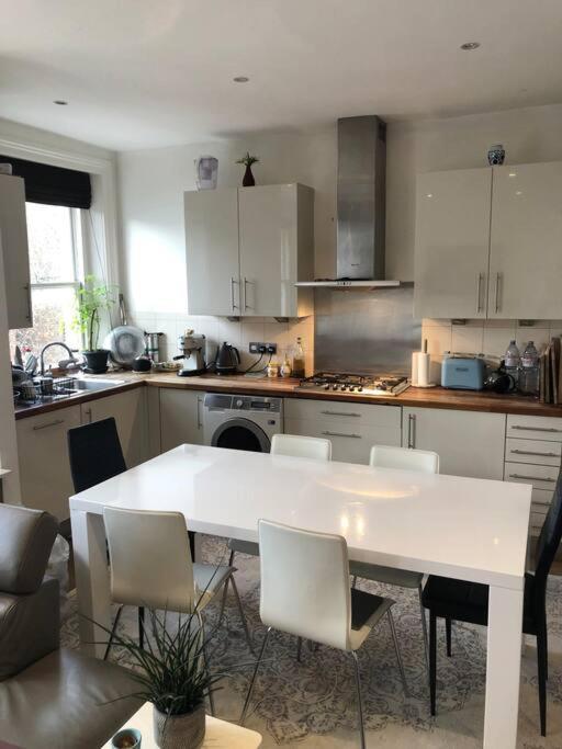 Apartment Metropolitan Tranquility: Chic Flat Regent's Park London
