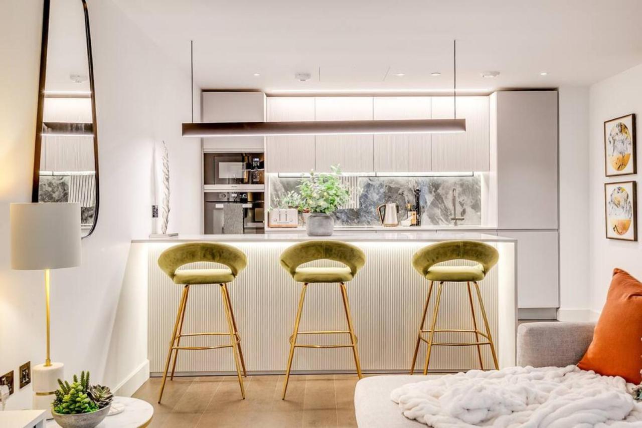 Appartement Sleek 2br Hideaway Balcony Near Westfield Londen