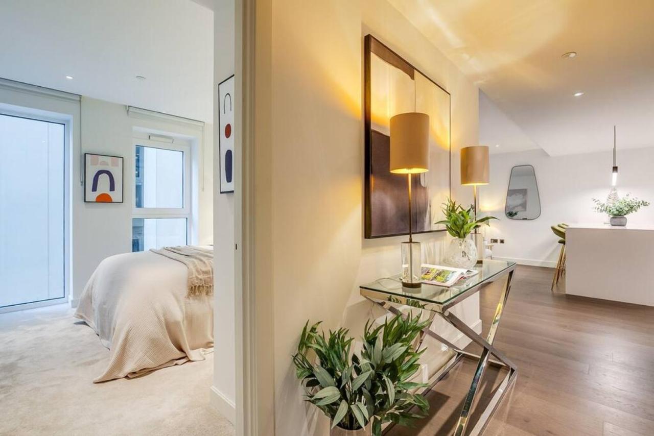 Sleek 2br Hideaway Balcony Near Westfield * Londen