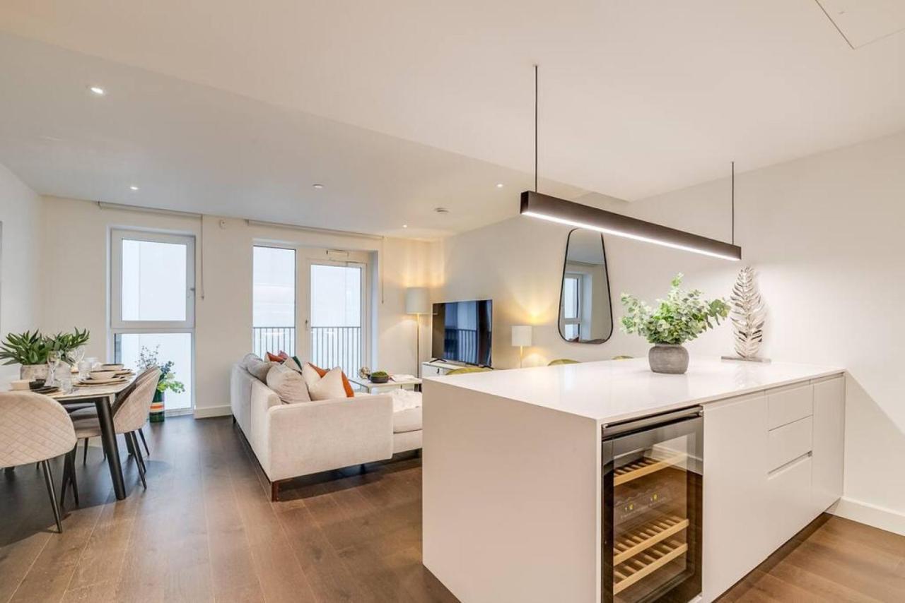 Appartement Sleek 2br Hideaway Balcony Near Westfield Londen