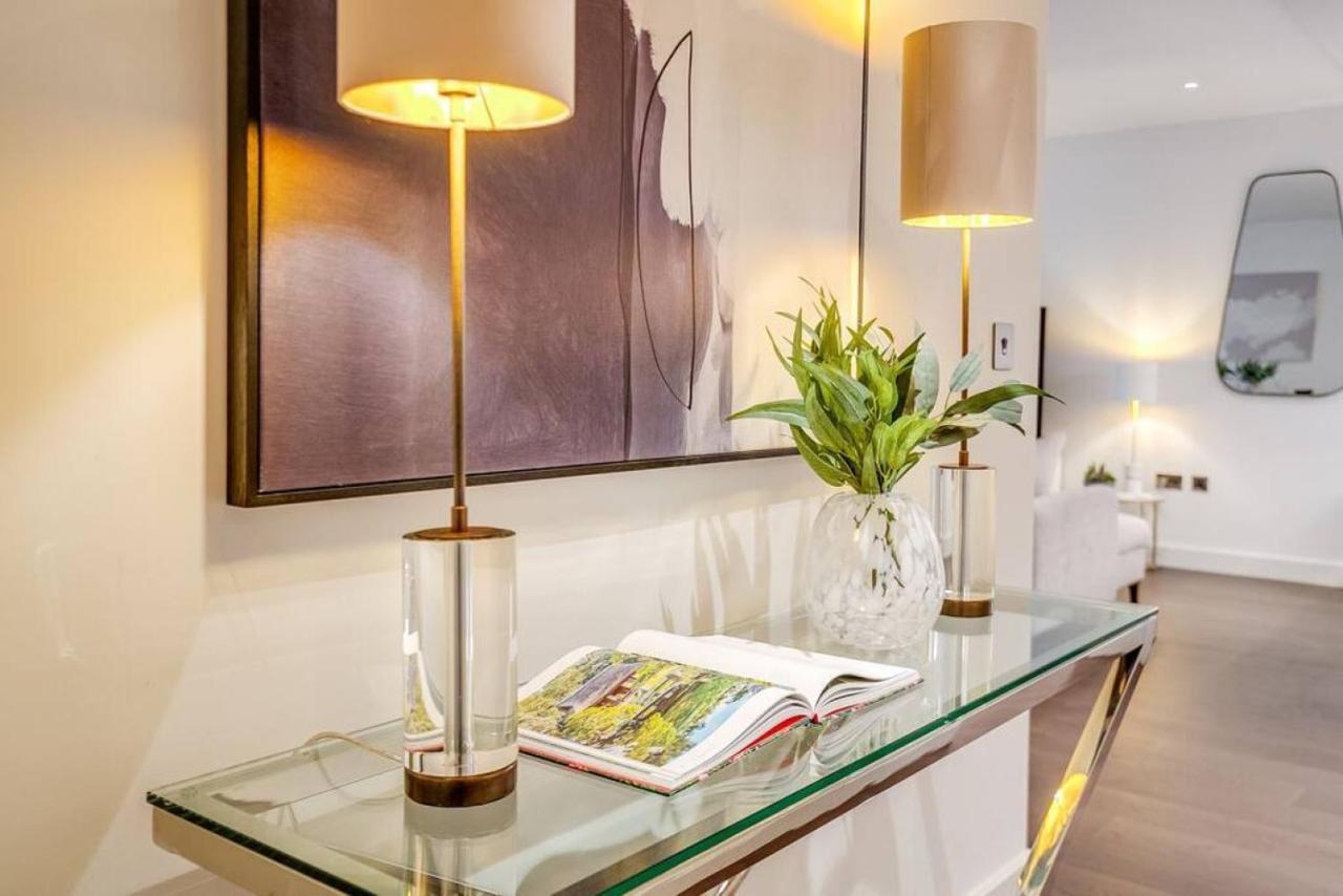 Sleek 2br Hideaway Balcony Near Westfield Londen