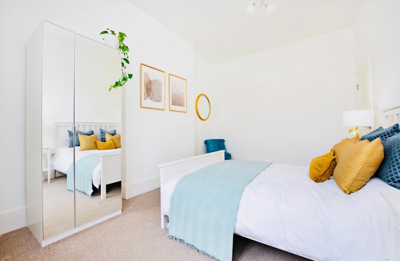 Spacious & Charming Garden Flat -zone 2- Great For Access Apartment *