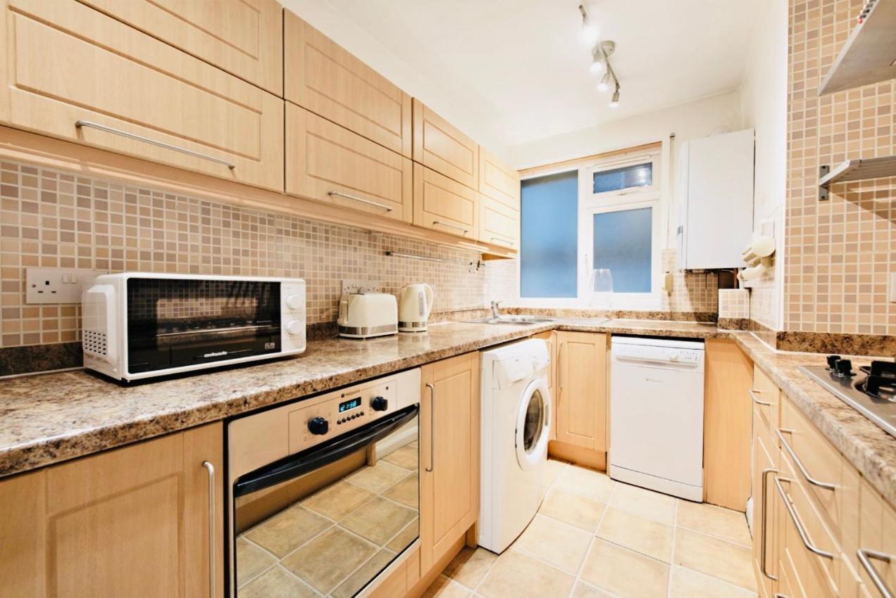 Apartment Spacious & Charming Garden Flat -zone 2- Great For Access *