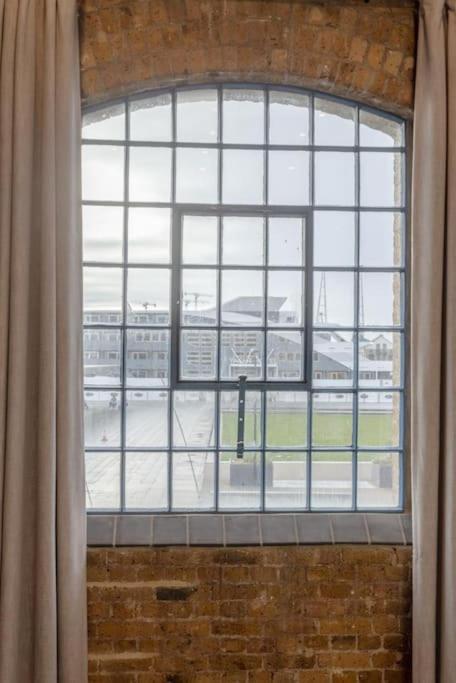 Luxury 1bed In Converted Warehouse Next To Excel *