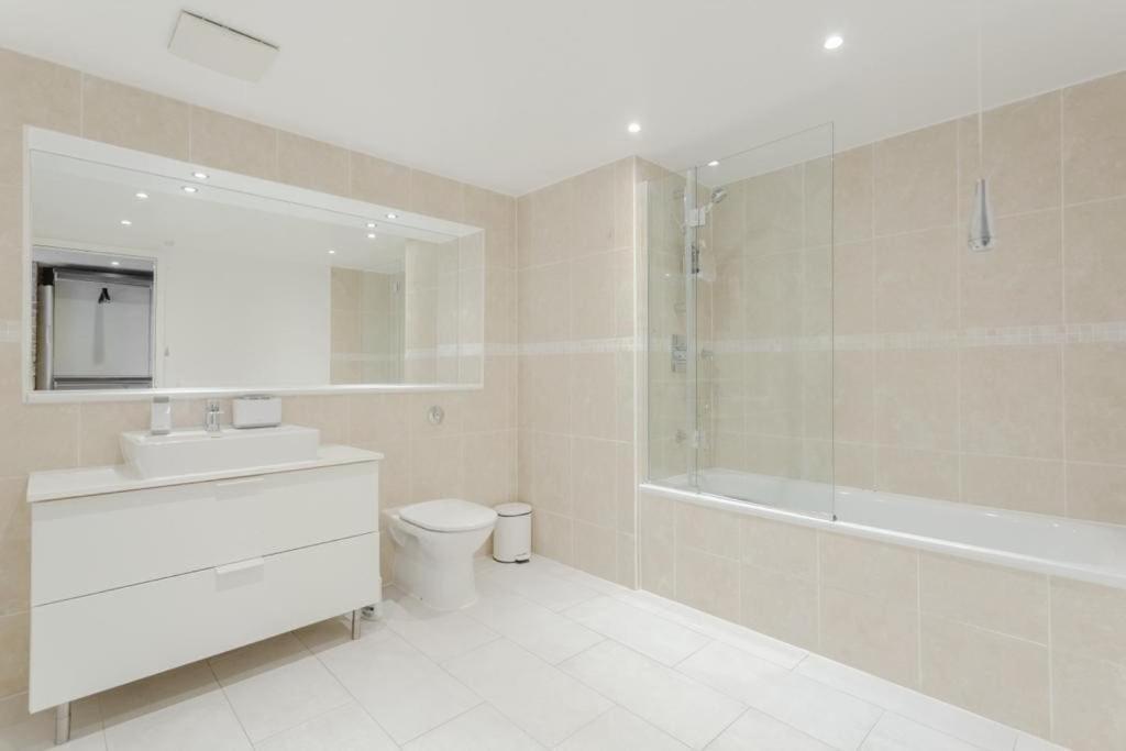 Luxury 1bed In Converted Warehouse Next To Excel * Londen