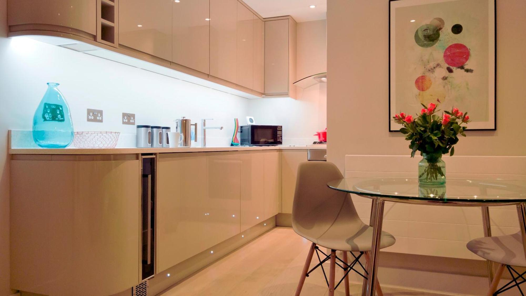 Madison Hill - Fernlea Garden 8 - One Bedroom Appartement Londen