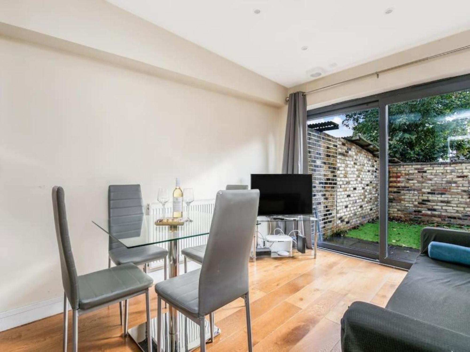 Pass The Keys Ealing Queen Of The Suburbs 2bd * Londres