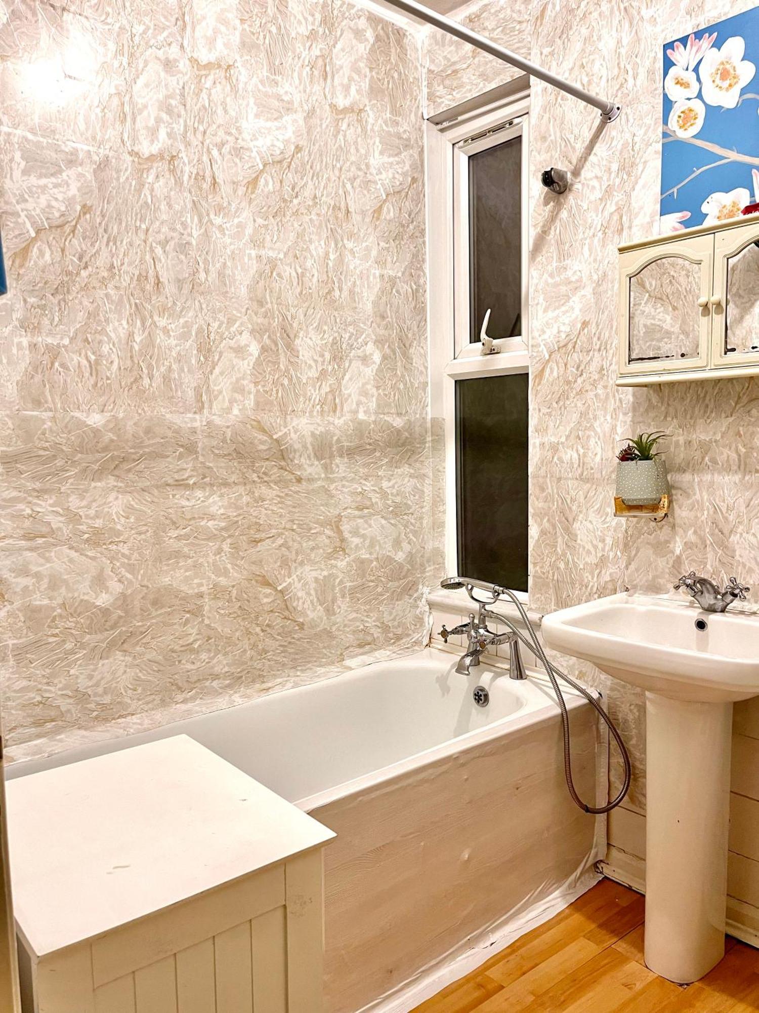 Comfy Double Bedroom With A Private Toilet Accommodatie bij particulieren Londen