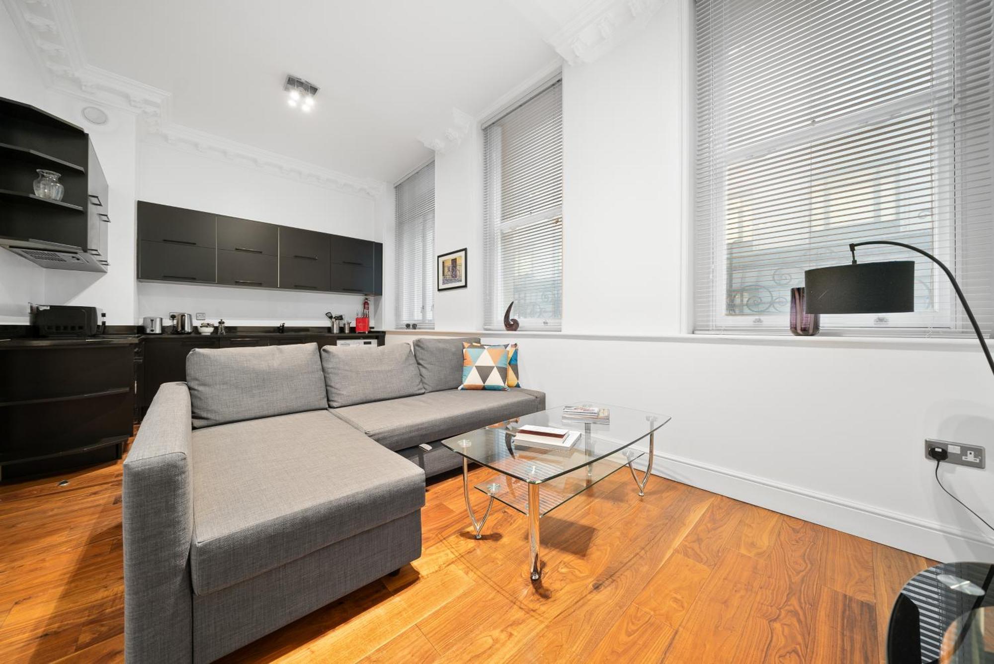 1, 48 Bishopsgate By Living Holiday home *