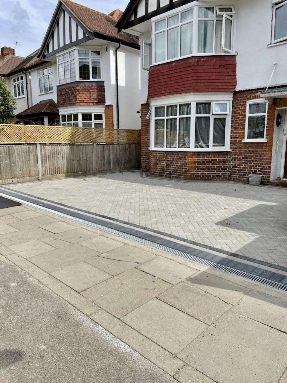 Lovely Garden Apartment In Wimbledon Town Centre With Private Parking By Wimbledon Holiday Lets *