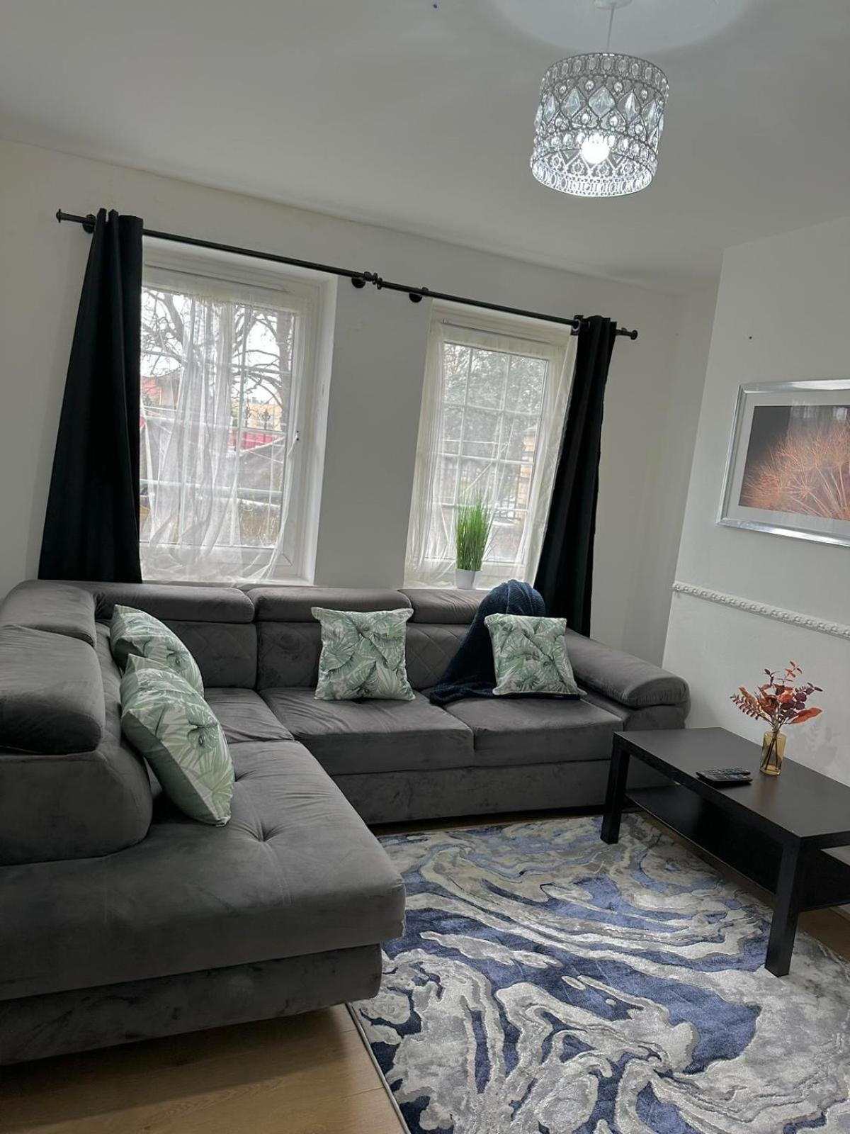 Modern 2 Bedroom Flat, 2 Minutes Walk To Bethnalgreen Station Appartement *