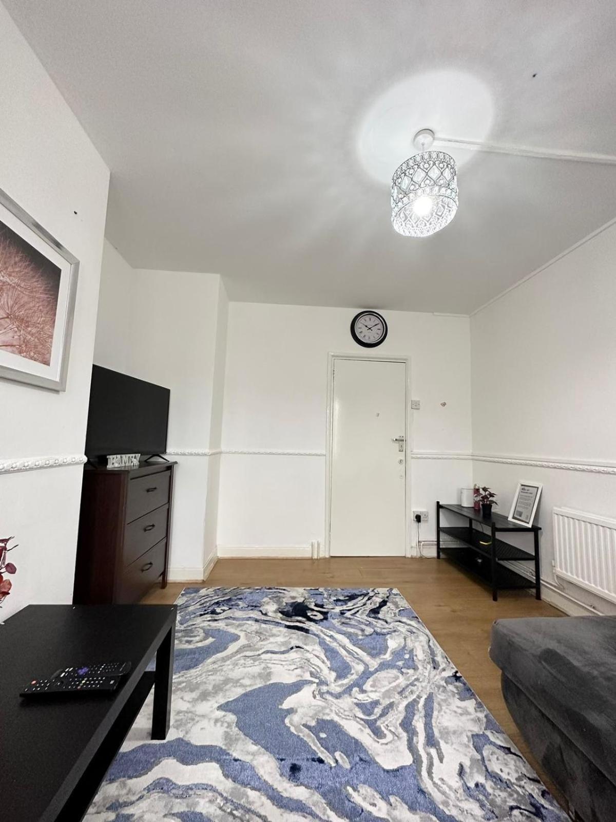 Modern 2 Bedroom Flat, 2 Minutes Walk To Bethnalgreen Station Appartement