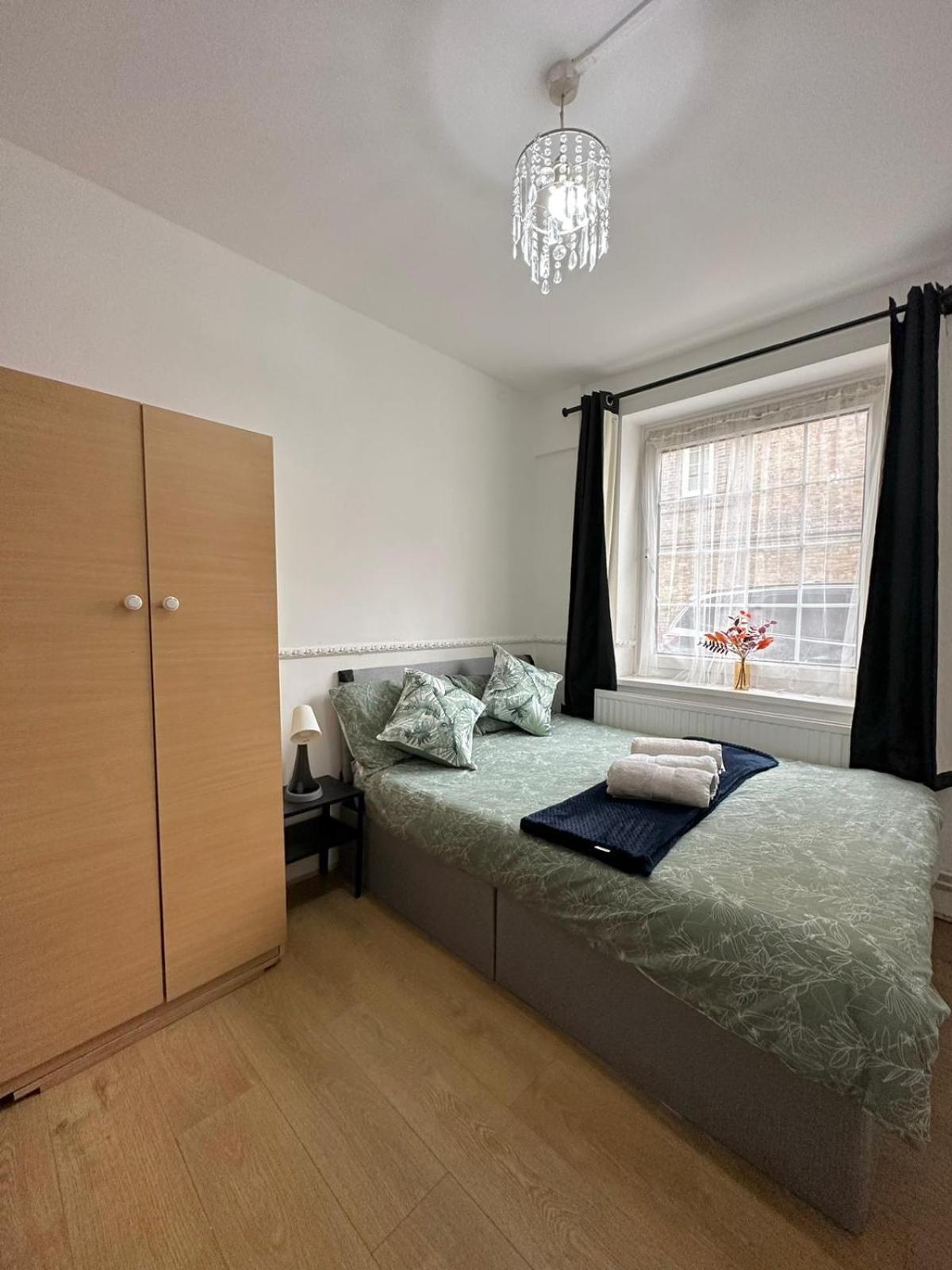 Modern 2 Bedroom Flat, 2 Minutes Walk To Bethnalgreen Station * Londen