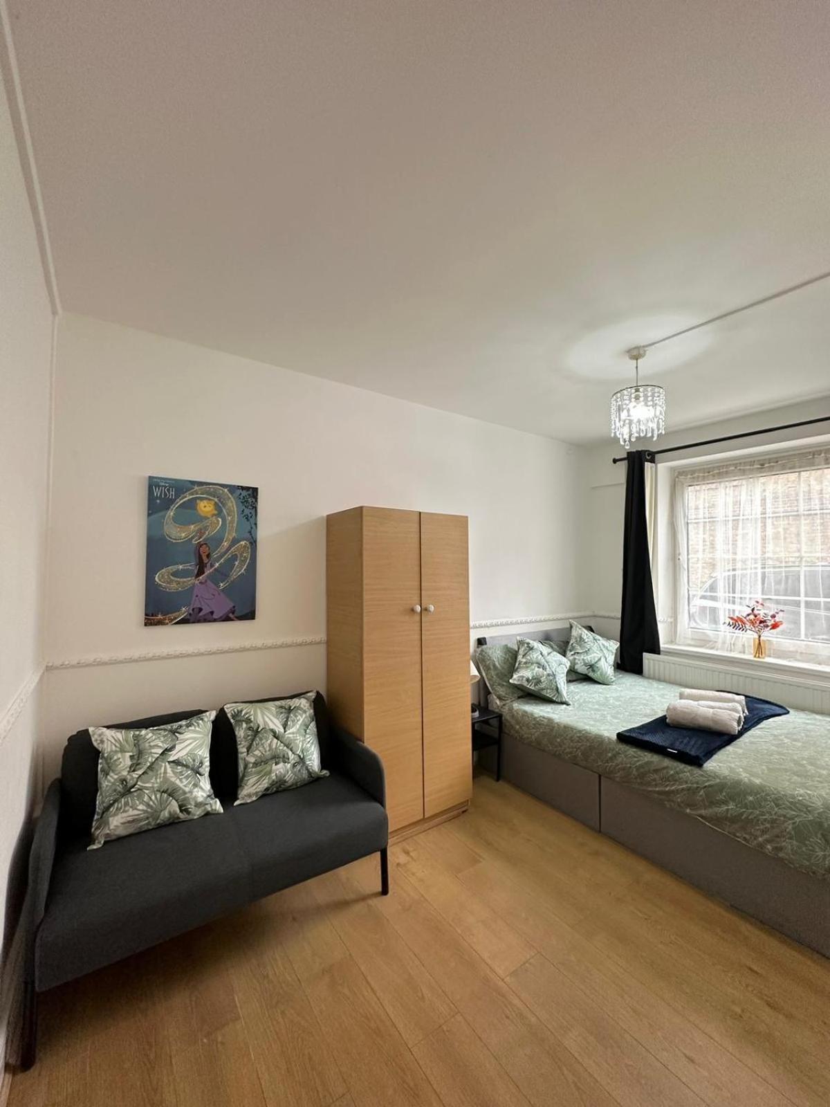 Modern 2 Bedroom Flat, 2 Minutes Walk To Bethnalgreen Station Appartement Londen