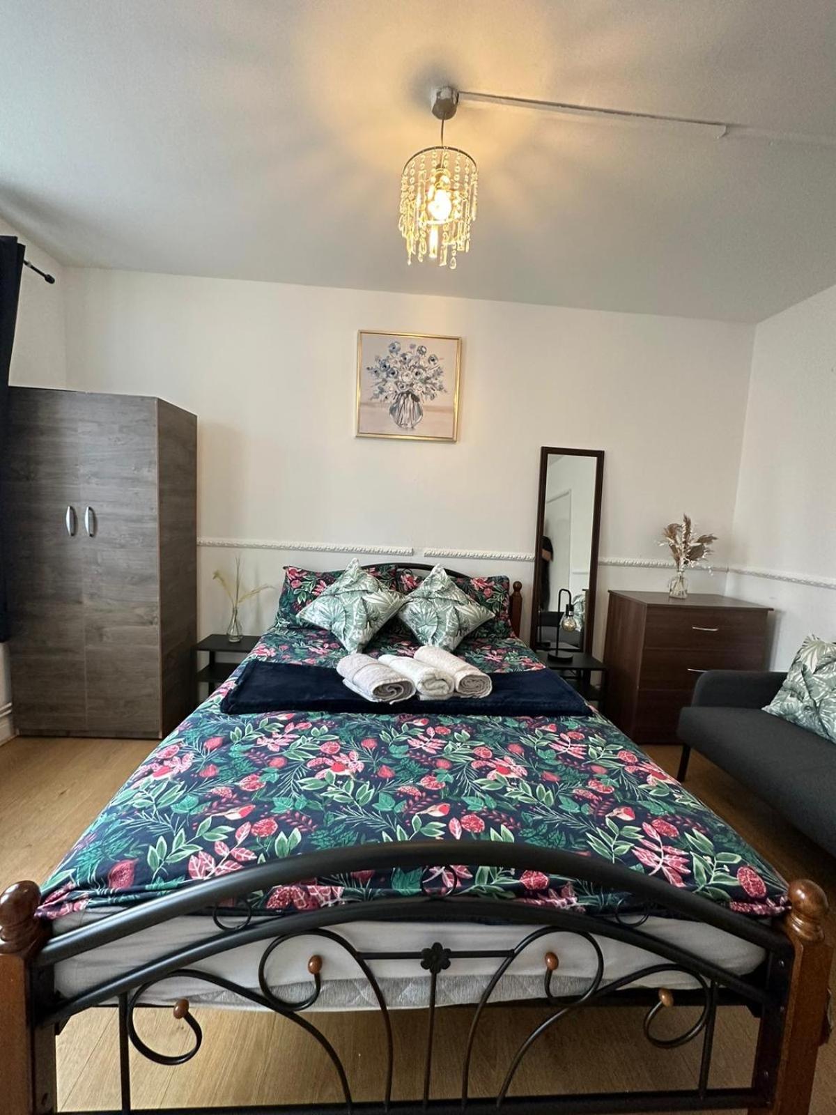 Modern 2 Bedroom Flat, 2 Minutes Walk To Bethnalgreen Station