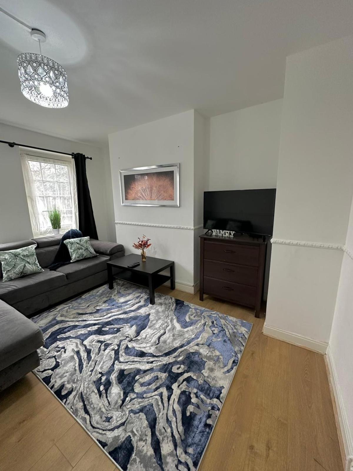 Modern 2 Bedroom Flat, 2 Minutes Walk To Bethnalgreen Station Appartement