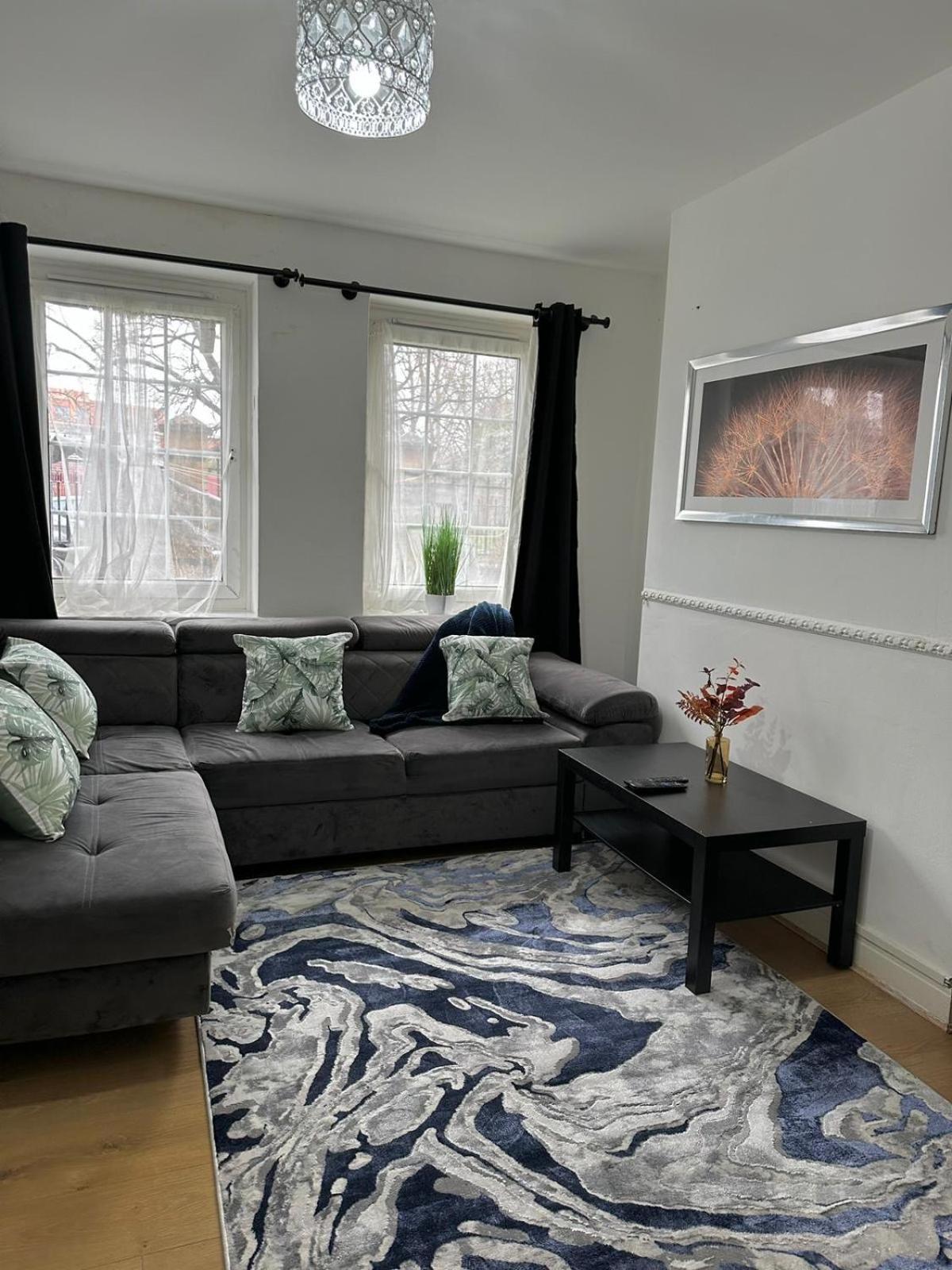 Modern 2 Bedroom Flat, 2 Minutes Walk To Bethnalgreen Station *