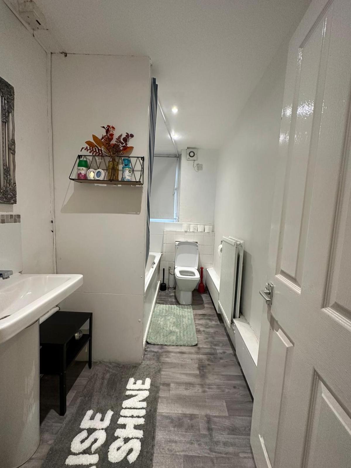 Modern 2 Bedroom Flat, 2 Minutes Walk To Bethnalgreen Station Appartement *