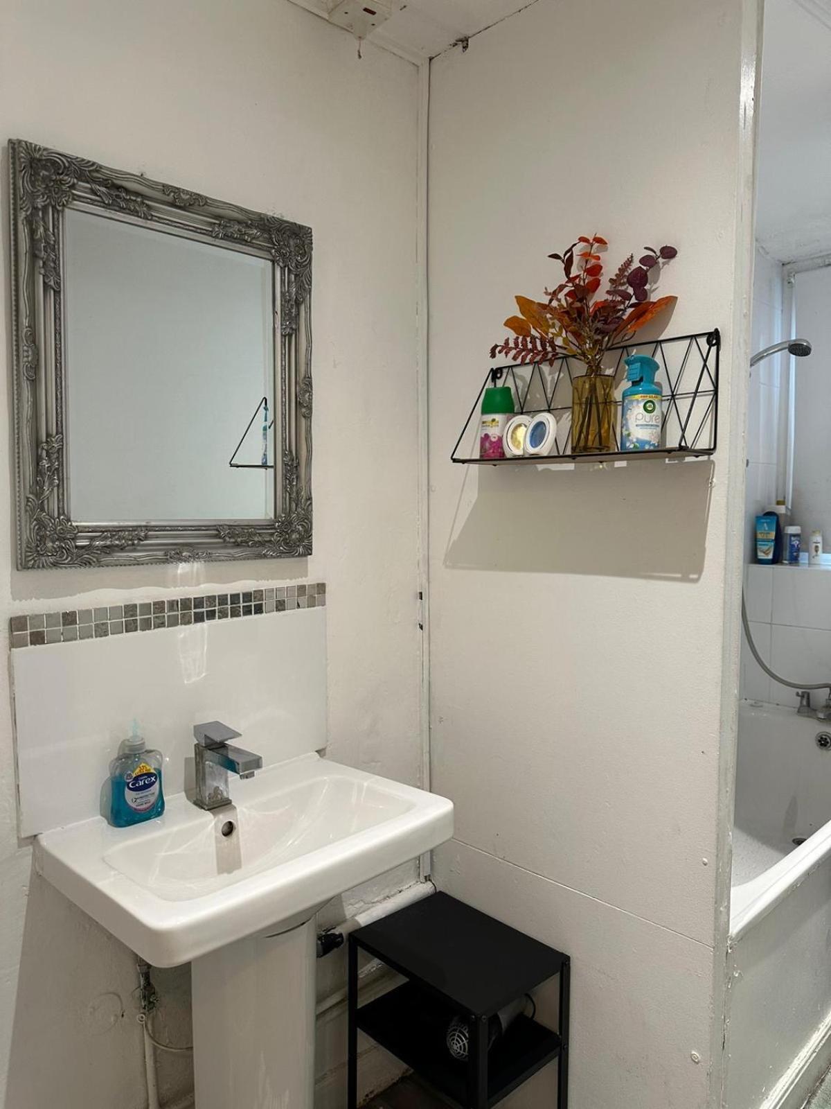 Modern 2 Bedroom Flat, 2 Minutes Walk To Bethnalgreen Station Appartement