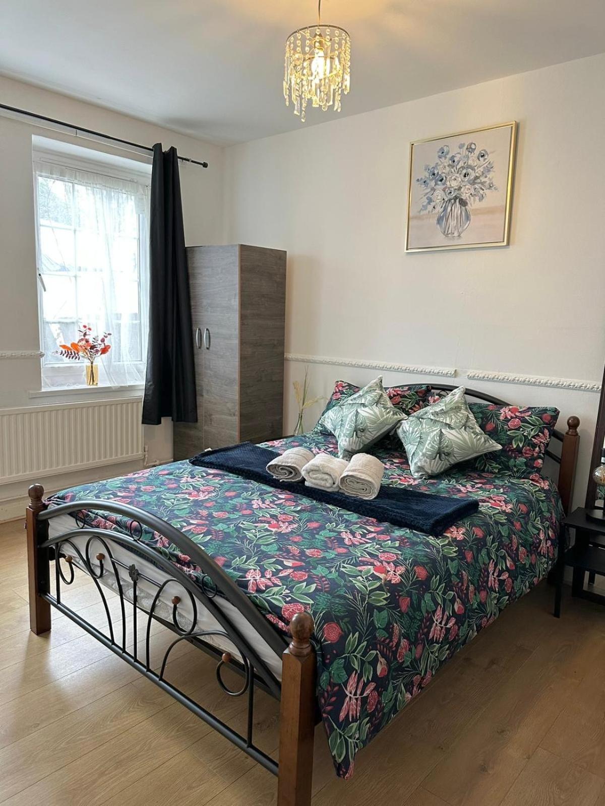 Modern 2 Bedroom Flat, 2 Minutes Walk To Bethnalgreen Station *