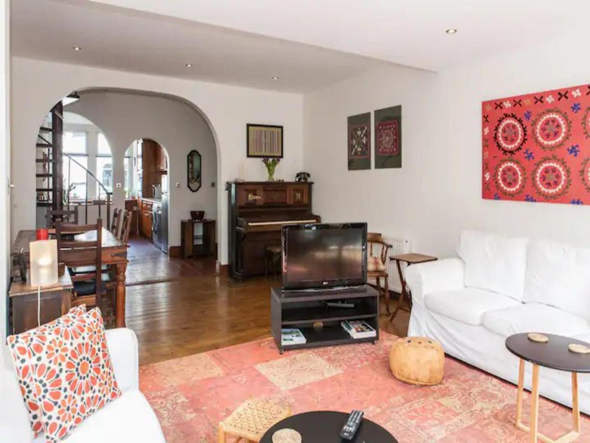 Pass The Keys - Mediterranean Garden Holiday home