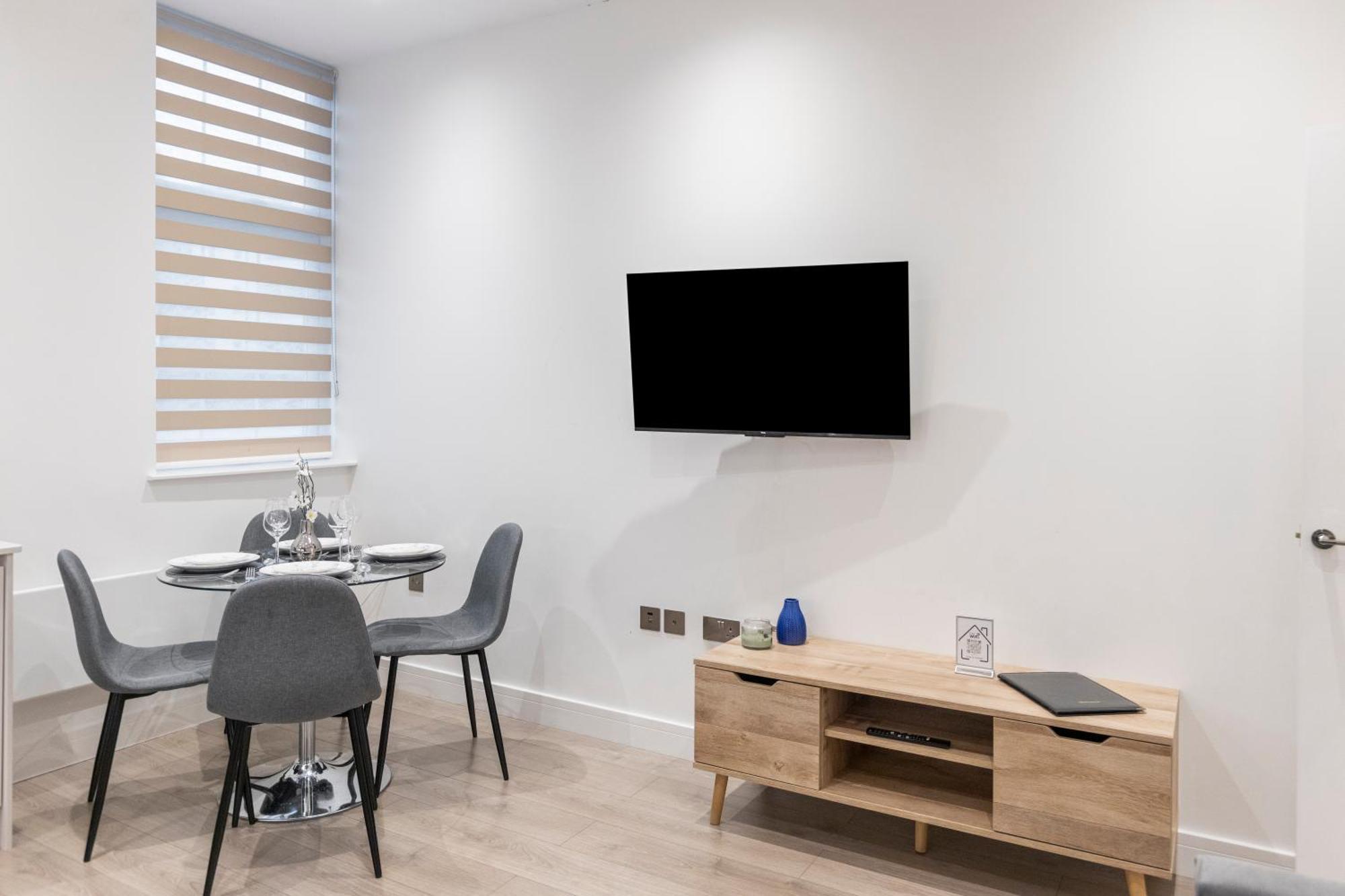 Welcoming And Spacious Apartment- Excellent Location Apartment