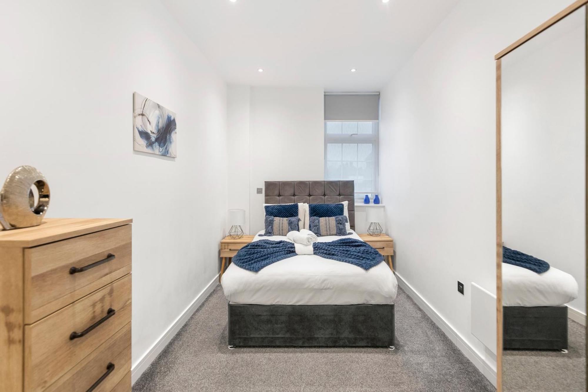 Apartment Welcoming And Spacious Apartment- Excellent Location London