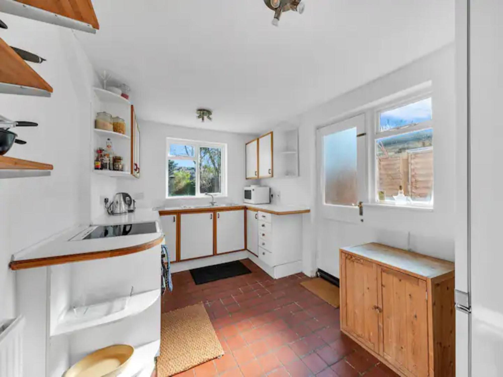 Pass The Keys Charming Victorian 2 Bed House With Artistic Flair In Acton Ideal For Families And Groups Excellent Transport Links Ferienhaus