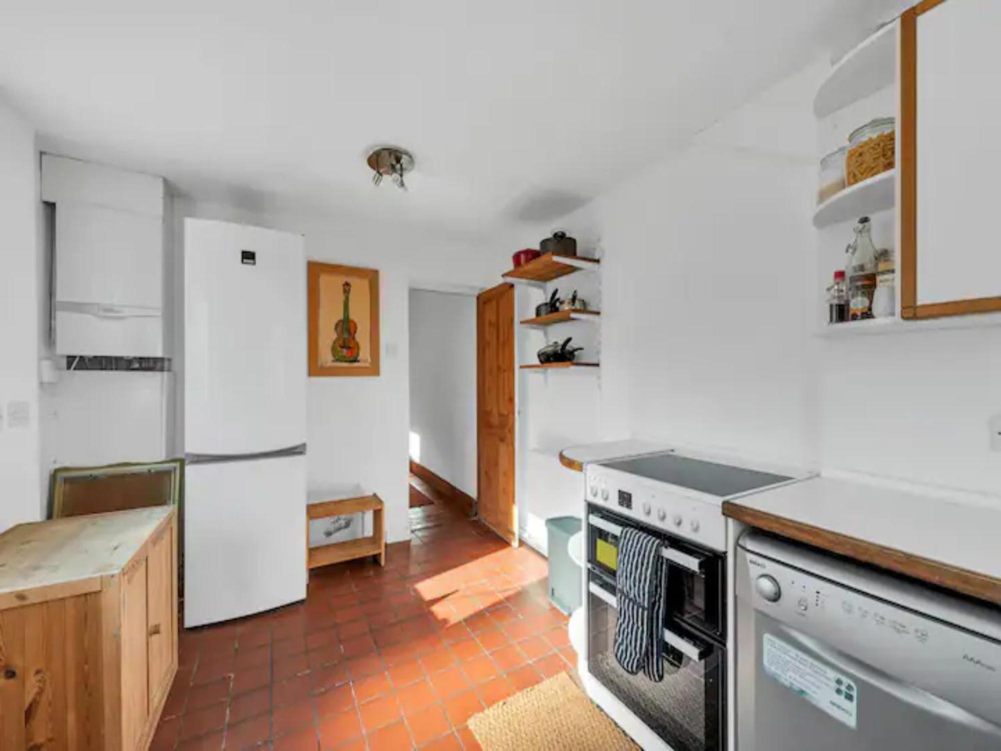 Pass The Keys Charming Victorian 2 Bed House With Artistic Flair In Acton Ideal For Families And Groups Excellent Transport Links Ferienhaus