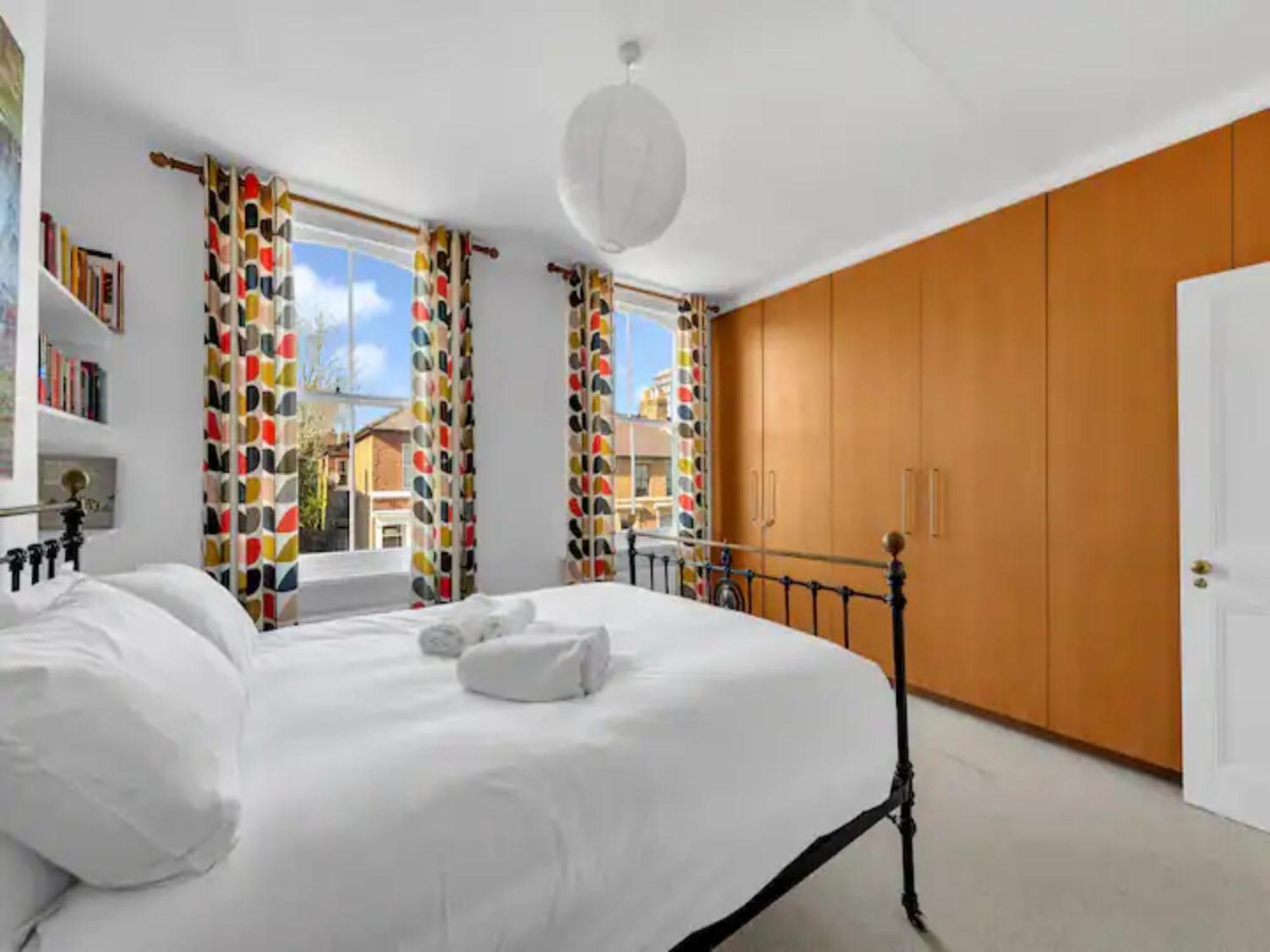 Pass The Keys Charming Victorian 2 Bed House With Artistic Flair In Acton Ideal For Families And Groups Excellent Transport Links Ferienhaus London