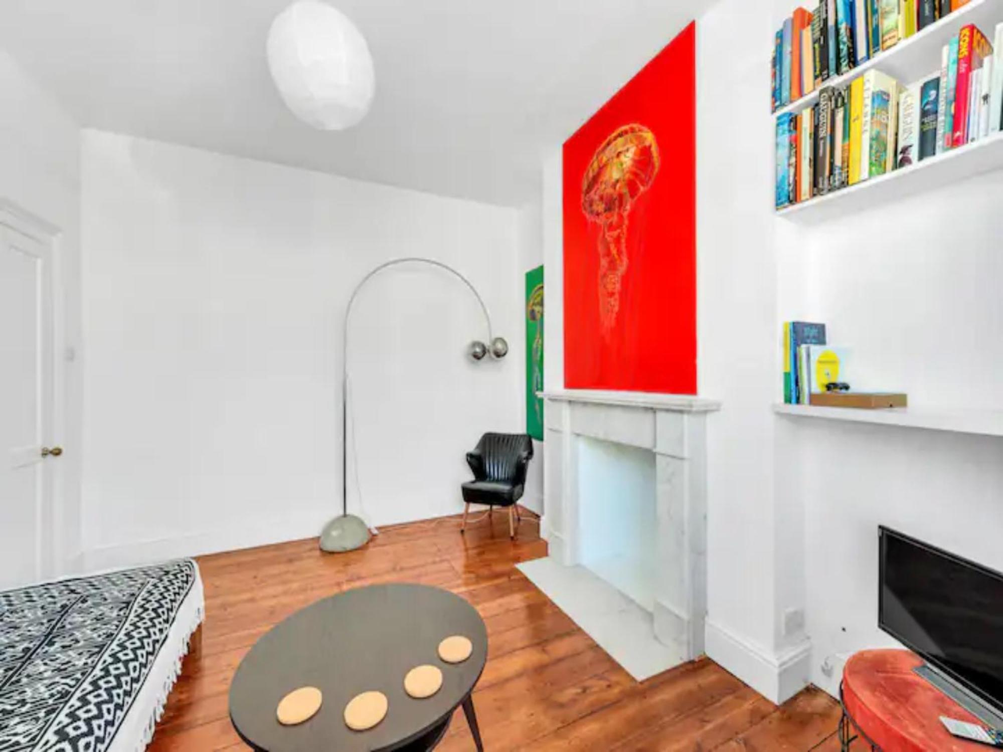 Pass The Keys Charming Victorian 2 Bed House With Artistic Flair In Acton Ideal For Families And Groups Excellent Transport Links Ferienhaus