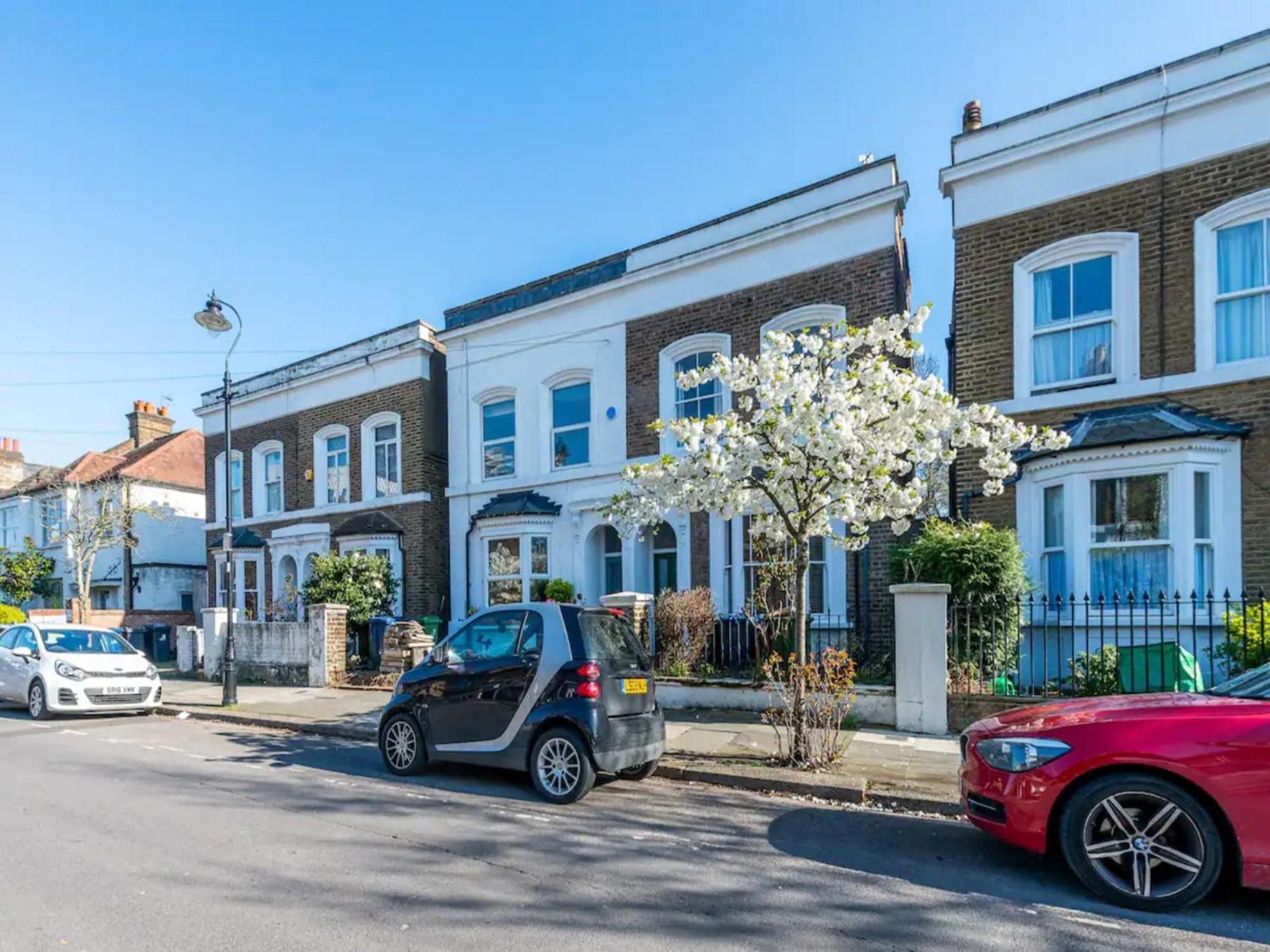 Pass The Keys Charming Victorian 2 Bed House With Artistic Flair In Acton Ideal For Families And Groups Excellent Transport Links *