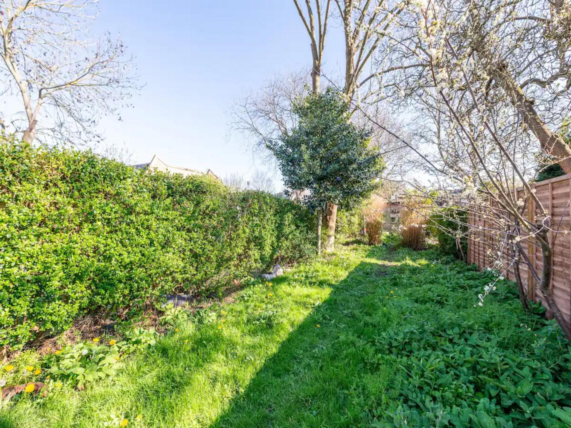 Pass The Keys Charming Victorian 2 Bed House With Artistic Flair In Acton Ideal For Families And Groups Excellent Transport Links Ferienhaus