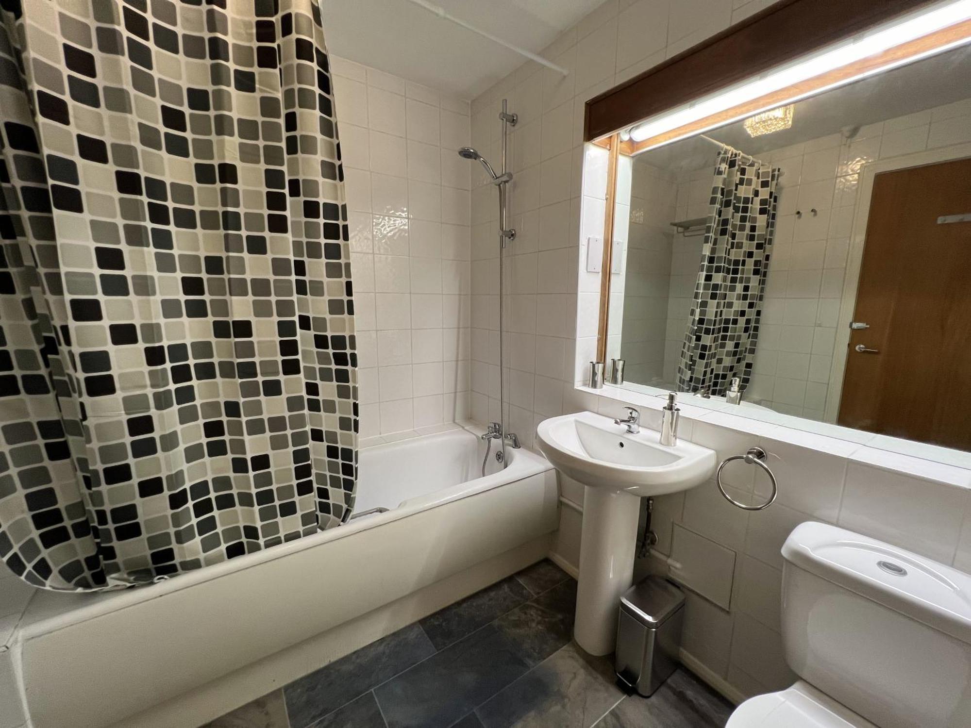 Floor In Baker St Homestay