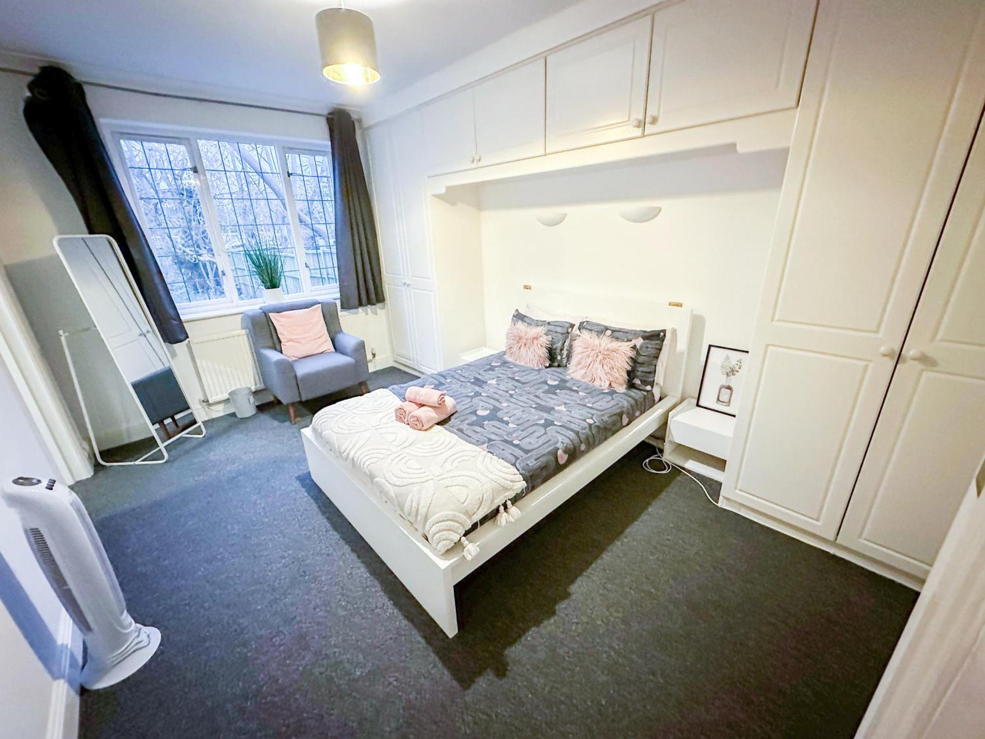 Cosy Near Hampstead Heath With Free On-site Parking & Private Gardens, Golders Green Apartamento Londres