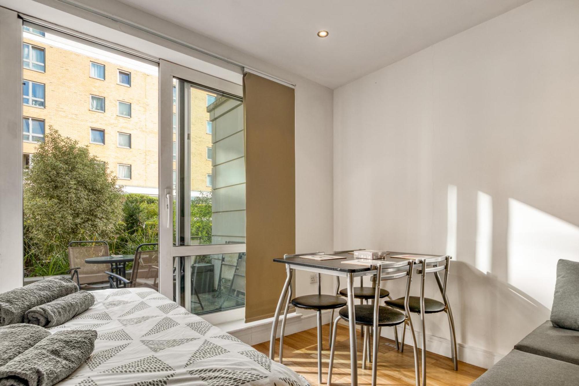 Modern Chic Studio Chelsea Apartment *