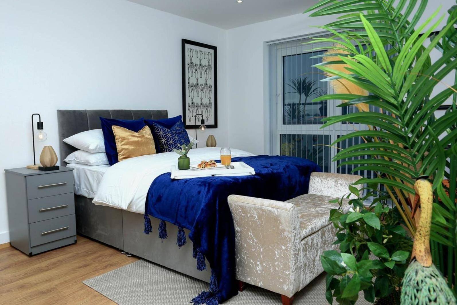 Snuggle Inn: Riverside With Thames Views Apartment *